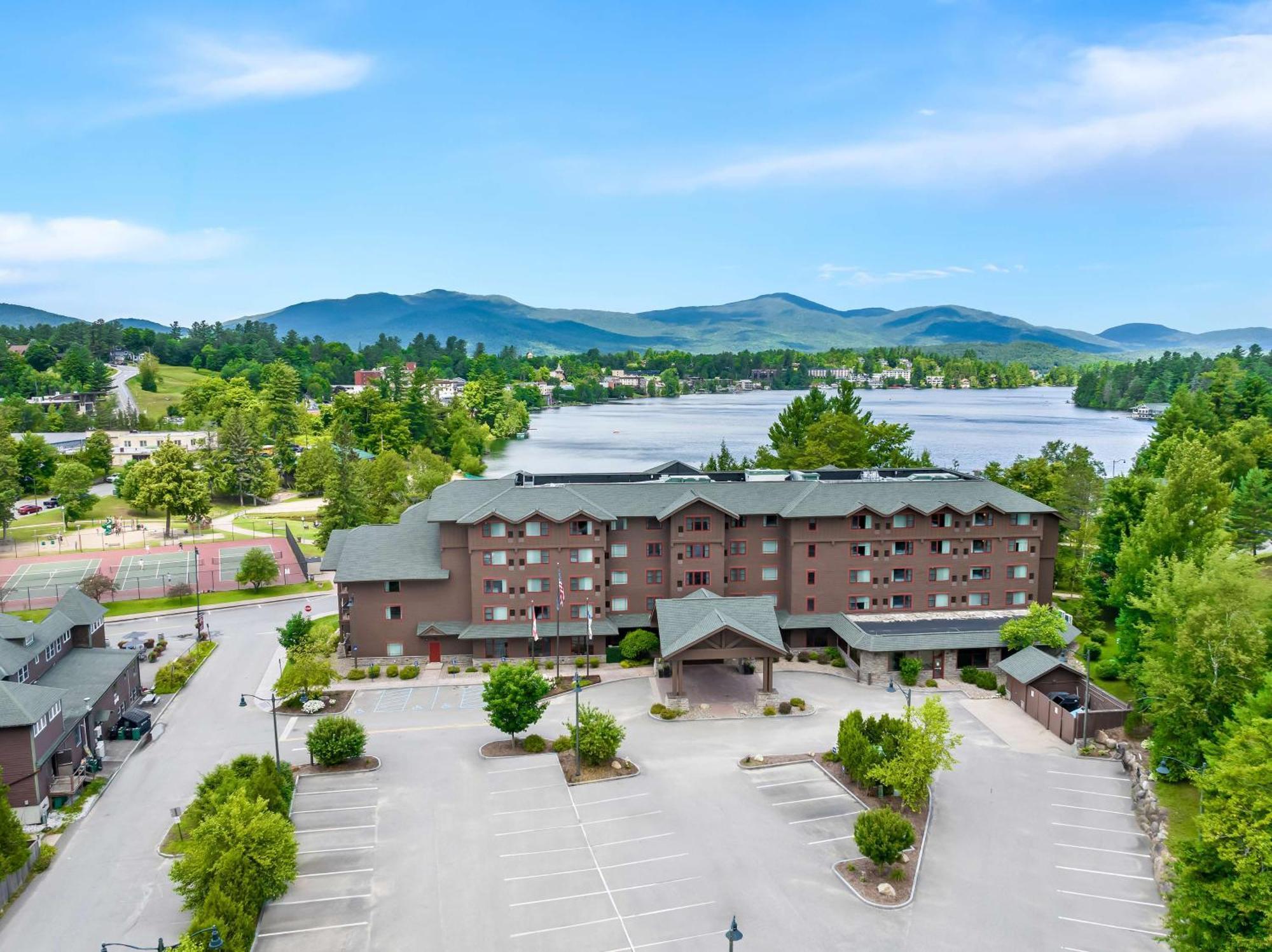 Hampton Inn & Suites Lake Placid Exterior photo