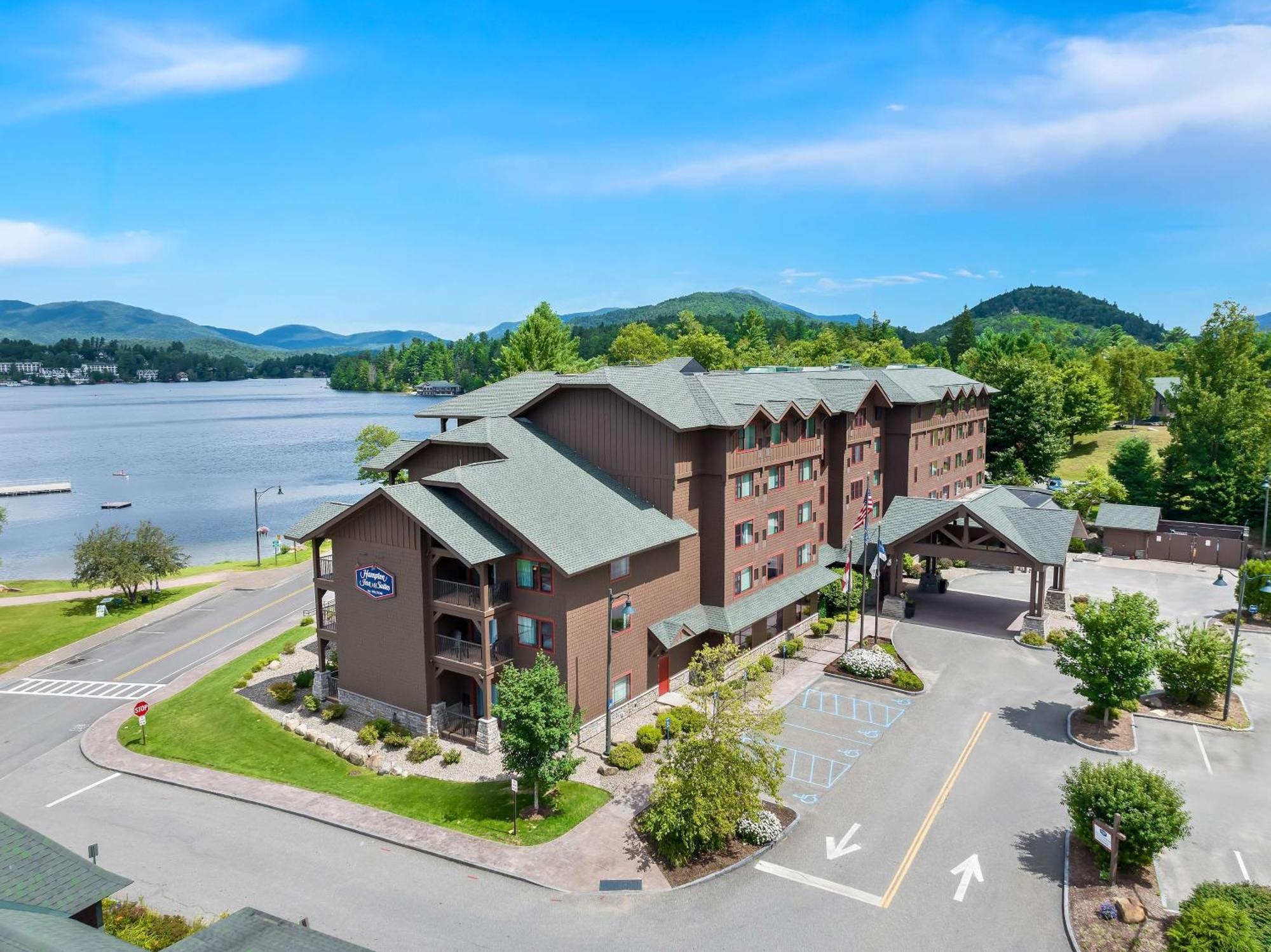 Hampton Inn & Suites Lake Placid Exterior photo