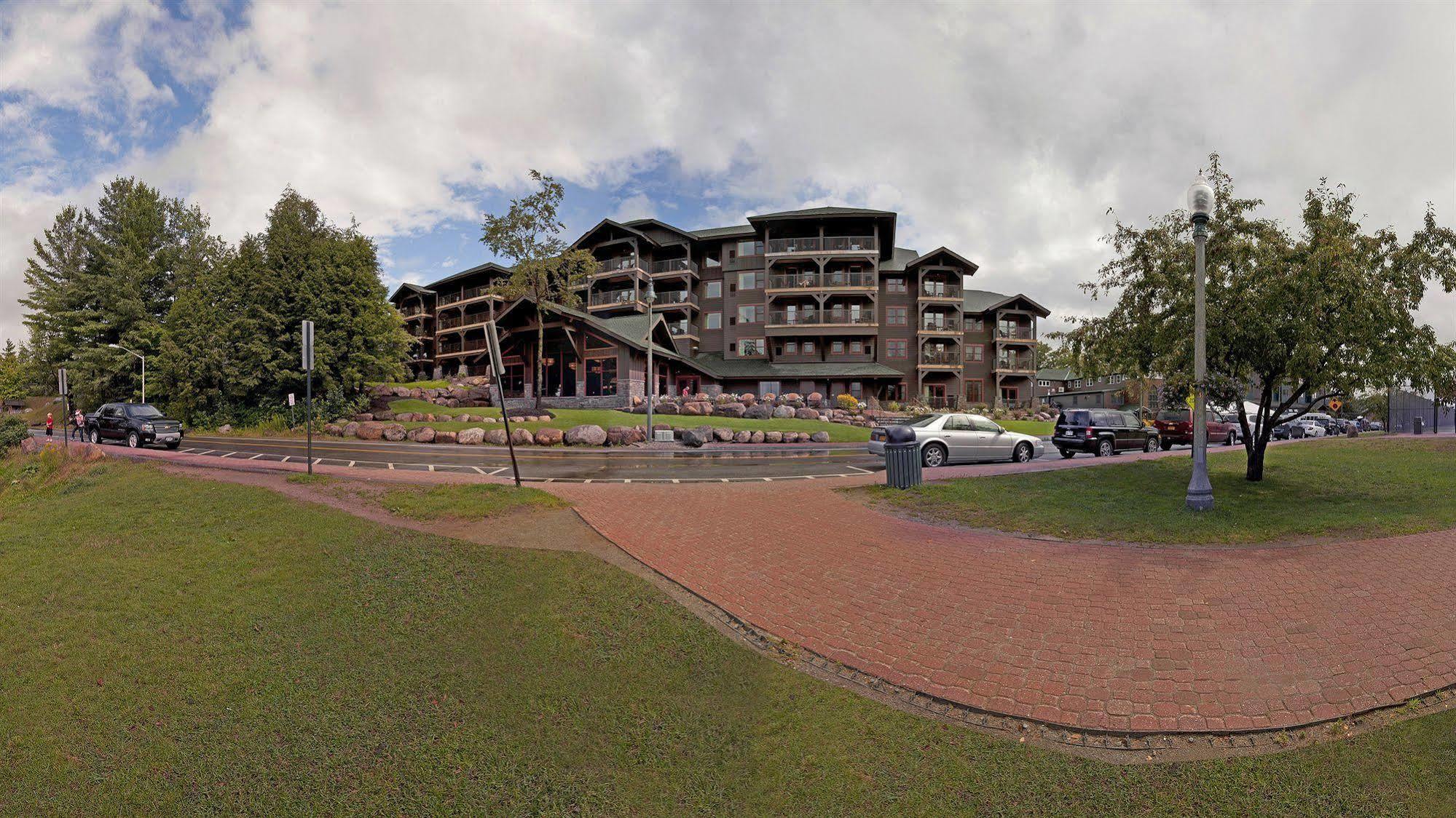 Hampton Inn & Suites Lake Placid Exterior photo